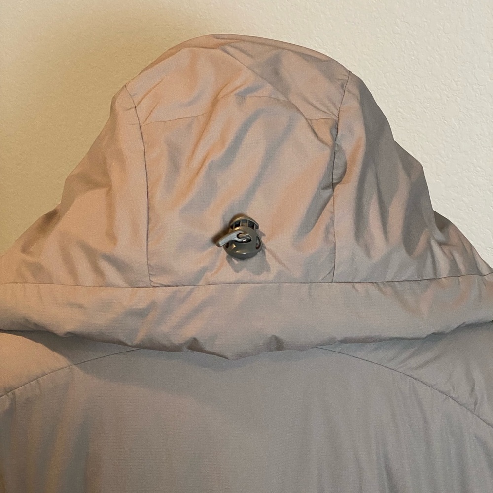 Patagonia Gray Jacket with Red Lining - Picture 7 of 12